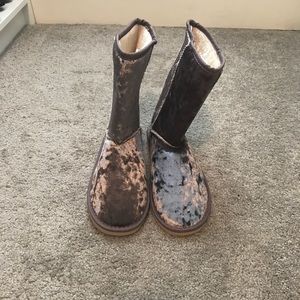 NWT forever 21 ugg style velvet boots